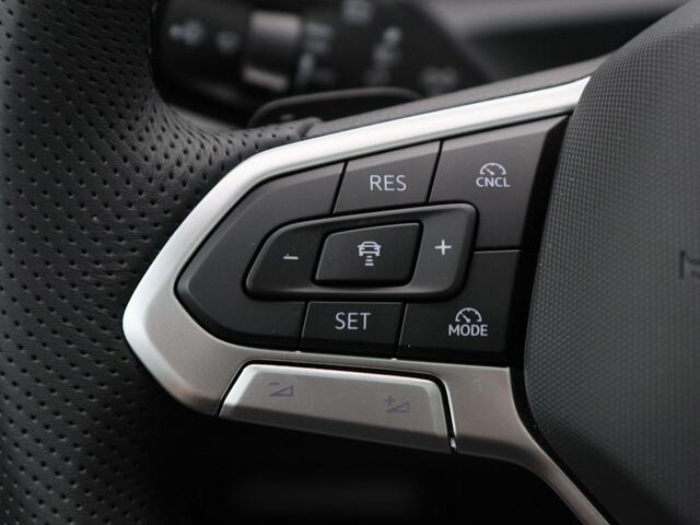 Volkswagen TIGUAN 1.5 eHybrid 272 Pk Automaat R-Line Edition | Black Style | Panoramadak | Stoelverwarming | Trekhaak | Adaptive Cruise | 360° Camera | CarPlay | 20 Inch | 13.549 Km !!