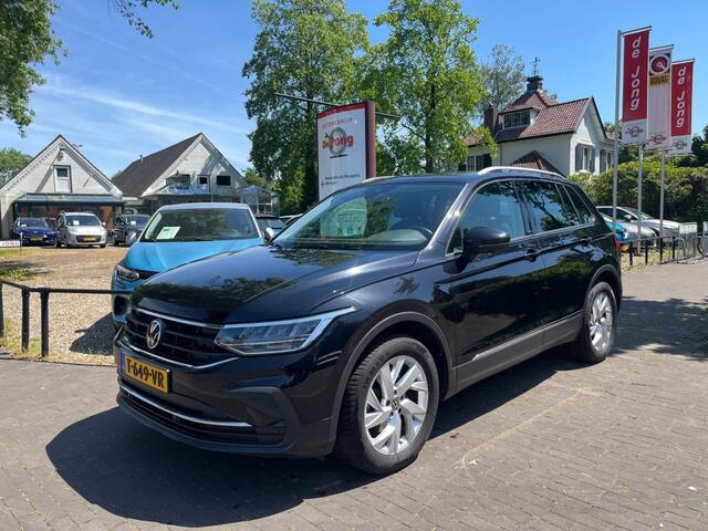 Volkswagen TIGUAN 1.5 TSI LIFE BUSINESS / NAVI / CARPLAY / CAMERA / TREKHAAK / STOEL+STUUR VERWARMING / DAB / LED / ADAP. CRUISE