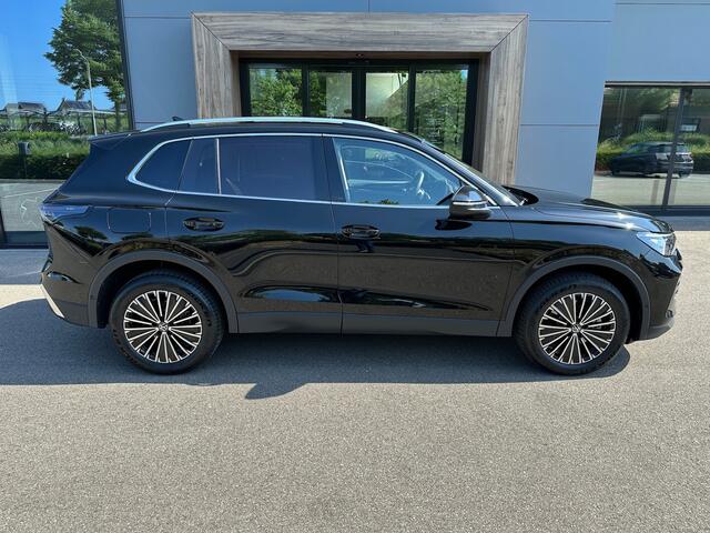 Volkswagen TIGUAN 1.5 eHybrid Elegance 204pk | Trekhaak | Camera | Head-up | All-season | Dode hoek | Elek. klep | incl. verlengde garantie