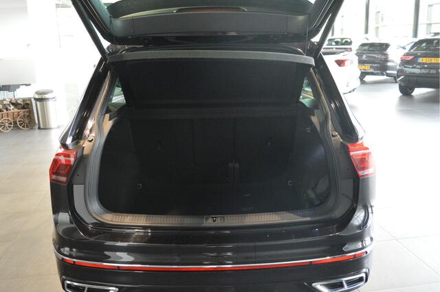Volkswagen TIGUAN 1.5 TSI 2X R-LINE navi pano leer camera trekhaak 150 pk !!