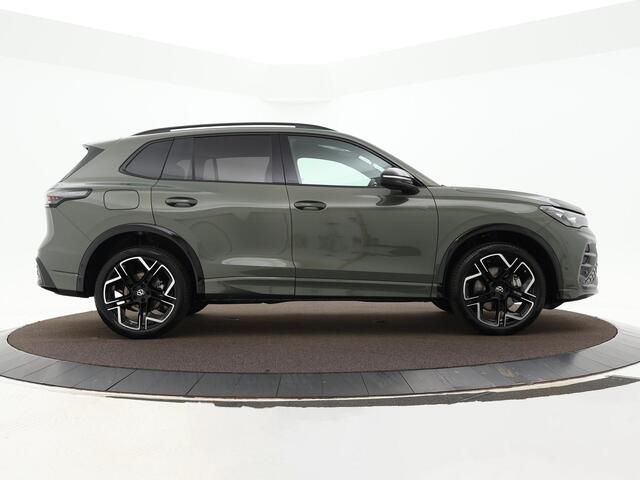 Volkswagen TIGUAN R-Line Edition 1.5 eHybrid 204 PK 6 versn. DSG · Achteruitrijcamera · Rondomzichtcamera · Draadloze telefoonlader · Black Style Pakket · Trekhaak inklapbaar, met elektrische ontgrendeling, incl. aanhangermanoeuvreerhulp Trailer Assist · Voorraad OUTLET · 