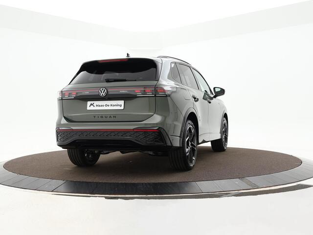 Volkswagen TIGUAN R-Line Edition 1.5 eHybrid 204 PK 6 versn. DSG · Achteruitrijcamera · Rondomzichtcamera · Draadloze telefoonlader · Black Style Pakket · Trekhaak inklapbaar, met elektrische ontgrendeling, incl. aanhangermanoeuvreerhulp Trailer Assist · Voorraad OUTLET · 