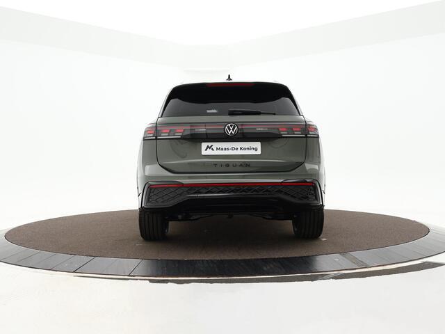 Volkswagen TIGUAN R-Line Edition 1.5 eHybrid 204 PK 6 versn. DSG · Achteruitrijcamera · Rondomzichtcamera · Draadloze telefoonlader · Black Style Pakket · Trekhaak inklapbaar, met elektrische ontgrendeling, incl. aanhangermanoeuvreerhulp Trailer Assist · Voorraad OUTLET · 