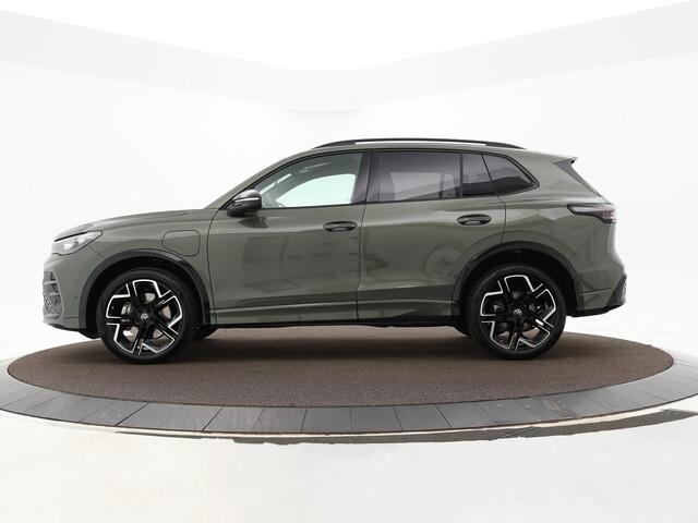 Volkswagen TIGUAN R-Line Edition 1.5 eHybrid 204 PK 6 versn. DSG · Achteruitrijcamera · Rondomzichtcamera · Draadloze telefoonlader · Black Style Pakket · Trekhaak inklapbaar, met elektrische ontgrendeling, incl. aanhangermanoeuvreerhulp Trailer Assist · Voorraad OUTLET · 