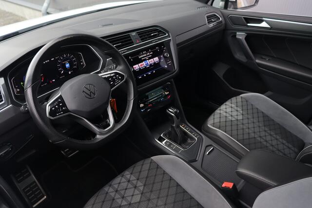 Volkswagen TIGUAN 1.4 TSI eHybrid R-Line | Trekhaak | ACC | 19 Inch |