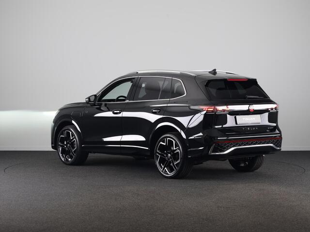Volkswagen TIGUAN R-Line Edition 1.5 eHybrid 272 PK DSG | 20" LM | IQ.Light | 360 graden camera | Panoramadak | Stoelventilatie |