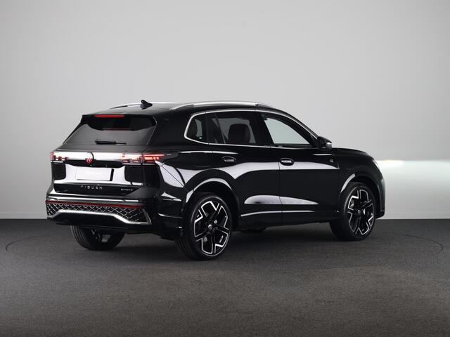 Volkswagen TIGUAN R-Line Edition 1.5 eHybrid 272 PK DSG | 20" LM | IQ.Light | 360 graden camera | Panoramadak | Stoelventilatie |