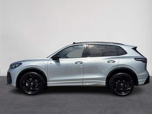 Volkswagen TIGUAN 1.5 eHybrid R-Line | Nieuw! | Navi | ACC | Pano | Camera | Interieur Style Pakket | Elektrische kofferklep | ( Vestiging - Nieuwegein )