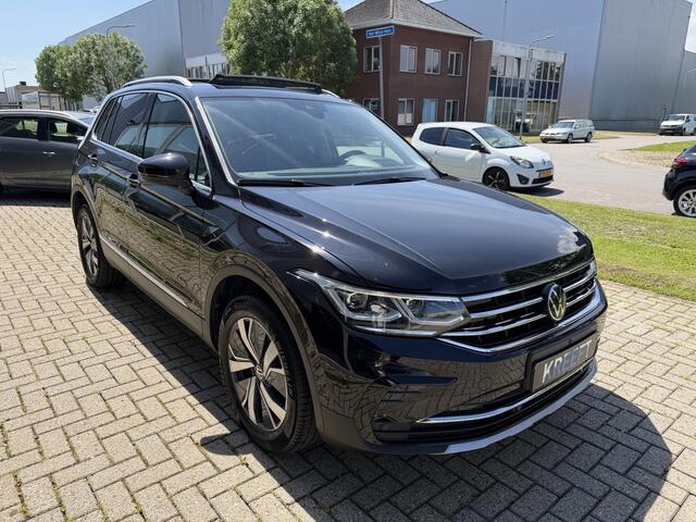 Volkswagen TIGUAN 1.4 TSI eHybrid HUD | Memory | Pano