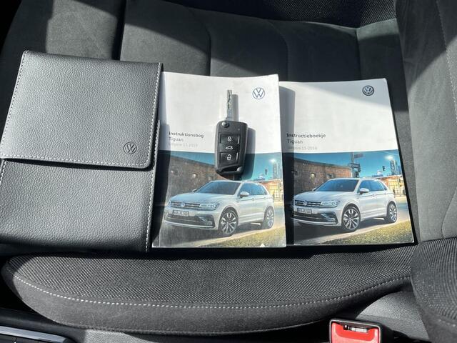 Volkswagen TIGUAN 1.5 TSI ACT Comfortline Business / Trekhaak (1.800KG) / Adaptief Cruise Control / 360 Camera / Dakrails / Massage Functie Voorstoelen / Stoel-. Stuur Verwarming / Airco / Navigatie / Bluetooth / Radio /