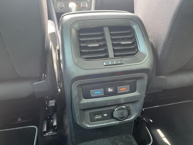 Volkswagen TIGUAN 1.5 TSI ACT Comfortline Business / Trekhaak (1.800KG) / Adaptief Cruise Control / 360 Camera / Dakrails / Massage Functie Voorstoelen / Stoel-. Stuur Verwarming / Airco / Navigatie / Bluetooth / Radio /