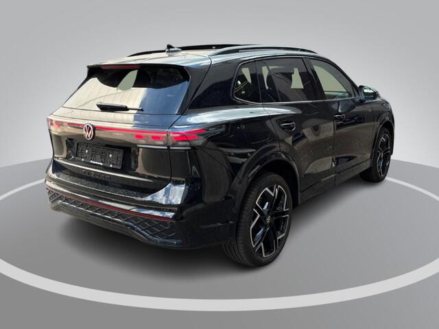 Volkswagen TIGUAN 1.5 272pk DSG eHybrid R-Line · Panoramadak · Wegklapbare Trekhaak · Leder · Harman Kardon · 360 Camera · Stoel ventilatie · Massage · 20'' Inch · Garantie t/m 04-09-2030 of 100.000km