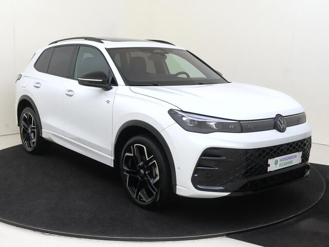 Volkswagen TIGUAN 1.5 eHybrid R-Line Edition | SoH 100% | Panoramadak | Trekhaak | Lederen bekleding 'Varenna' | 360 camera | Black style | Harman/kardon | Adaptieve demping |
