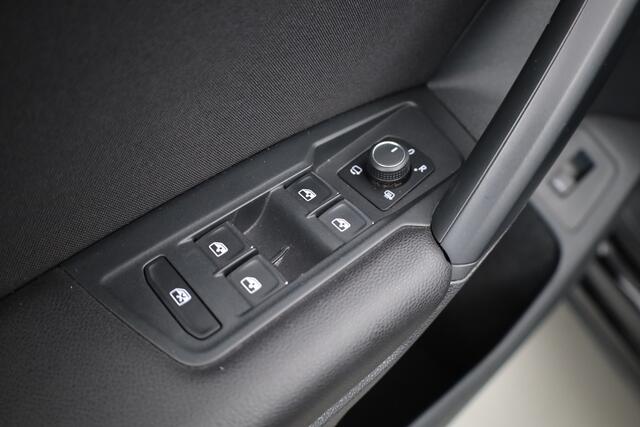 Volkswagen TIGUAN 1.5 TSI ACT R-Line Highline | Rijklaar | Orig. NL | S/K-Dak | Dig. Cockpit | Massage | Trekhaak | Camera+PDC | Adapt. Cruise | Stoelverw. | Nav+App.Connect | DAB | Elek. Klep V