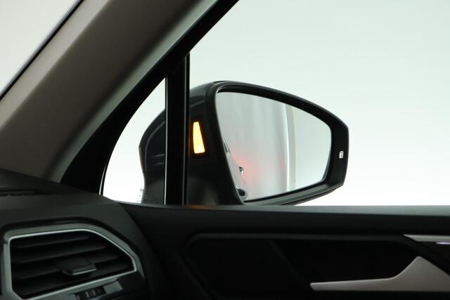 Volkswagen TIGUAN 1.5 TSI 150pk DSG Elegance Trekhaak Camera Stoelverwarming Navigatie Keyless Stoelverwarming IQ.Light