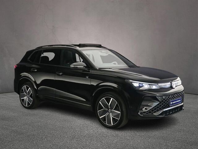 Volkswagen TIGUAN R-Line Edition 1.5 TSI eHybrid 272pk DSG Automaat Trekhaak, Panoramadak, Black Style, Adaptive cruise control, LED matrix koplampen, Head up display