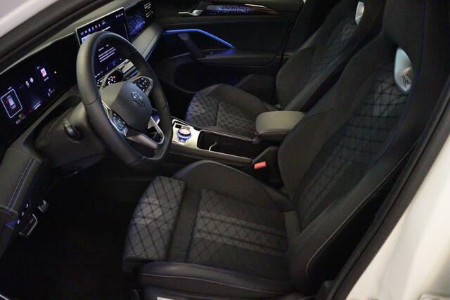 Volkswagen TIGUAN 1.5 eHybrid R-Line Business | APPCONNECT | CAMERA + PDC | SCHUIF / KANTELDAK | LANE-ASSIST | AMBIENT LIGHT |