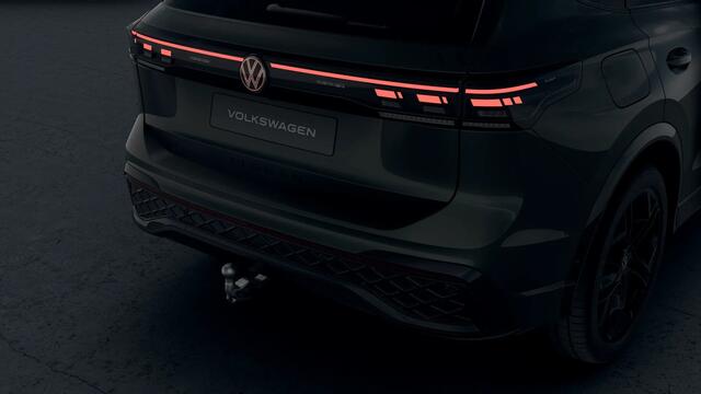 Volkswagen TIGUAN 1.5 eHybrid 204 6DSG R-Line Edition | 'App-Connect' draadloze smartphone integratie | Automatische afstandsregeling (Adaptive Cruise Control) | Black Style Pakket