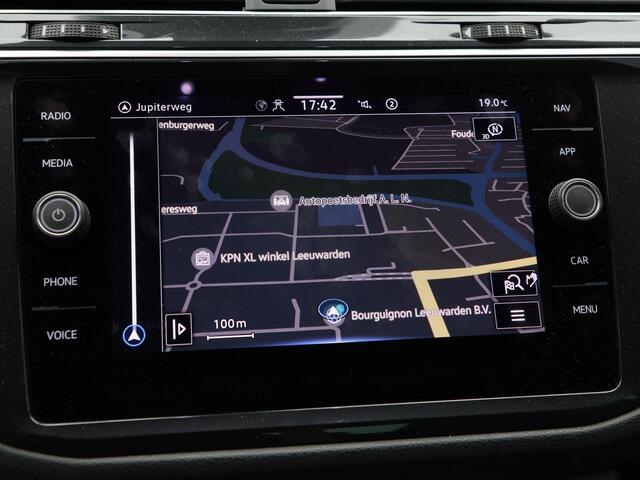 Volkswagen TIGUAN 1.5 TSI R-Line Business+ | Stoel/Stuurverwarming | Panorama dak | Adaptive Cruise | Trekhaak | Camera | IQ LED | CarPlay | 19 Inch | 72.960 Km !!