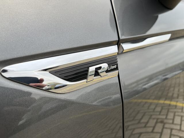 Volkswagen TIGUAN 2.0 TSI 4Motion 220pk Highline Business R / R-line Exterieur / Digitaal dashboard / Panoramadak / Navigatie / Camera / Parkeersensoren V+A / Zwenkbare trekhaak /