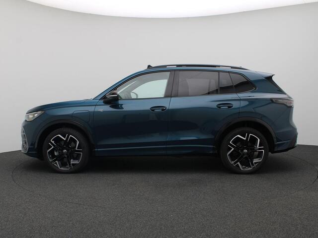 Volkswagen TIGUAN 1.5 eHybrid R-Line Edition 204PK DSG Panoramadak, Trekhaak, Black Style, Head-Up Display, 360gr. Camera, Harman Kardon, 20" LM Velgen, Elektr. Achterklep