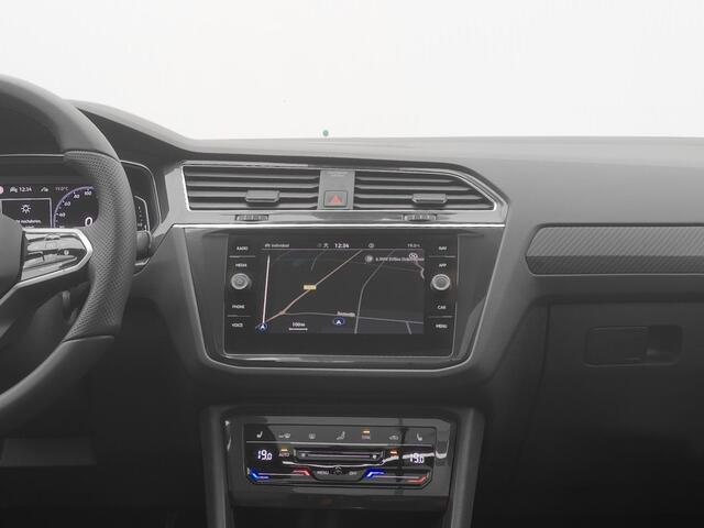 Volkswagen TIGUAN 1.5 TSI R-Line | PANO | 360° | ADAPTIVE | H&K | STOEL- EN STUURVERW. | TREKHAAK