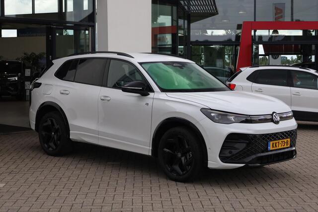 Volkswagen TIGUAN 1.5 eHybrid R-Line Edition 60 mnd 100.000 km garantie Black style wegklapbare trekhaak LED matrix 4 x stoelverwarming voorruit- en stuurwielverwarming park assist pro IQ drive key less elektrische achterklep dynamische richtingaanwijzers privacy glas extr