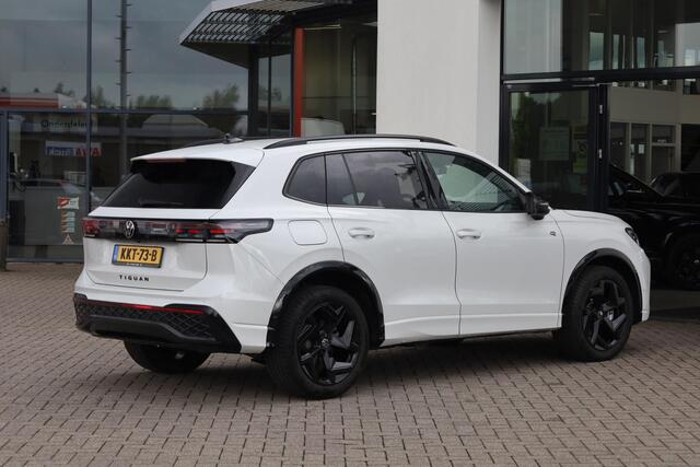 Volkswagen TIGUAN 1.5 eHybrid R-Line Edition 60 mnd 100.000 km garantie Black style wegklapbare trekhaak LED matrix 4 x stoelverwarming voorruit- en stuurwielverwarming park assist pro IQ drive key less elektrische achterklep dynamische richtingaanwijzers privacy glas extr