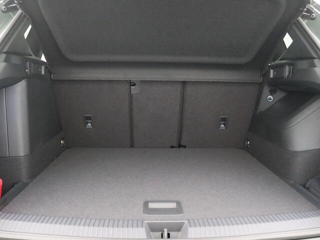Volkswagen TIGUAN 1.5 eHybrid R-Line Edition 272PK DSG Panoramadak, Trekhaak, 20" LM Velgen, Black Style, 360gr. Camera, Head-Up Display, Navi via Apple Carplay/Android Auto