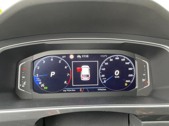 Volkswagen TIGUAN 1.5 TSI R-Line Business+ | Panoramdak | Trekhaak | Dodehoek Detectie | Achteruitrijcamera | Stoel- en stuurverwarming
