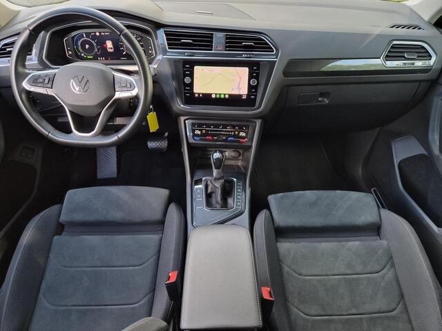 Volkswagen TIGUAN 1.4 TSI eHybrid R-Line Business+ / Elektrische trekhaak / Trekgewicht 1.800 kg / Rondomzicht camera / Stuur- & Stoelverwarming / Elektrische achterklep / Voorstoelen met massage functie / Draadloze telefoon lader /