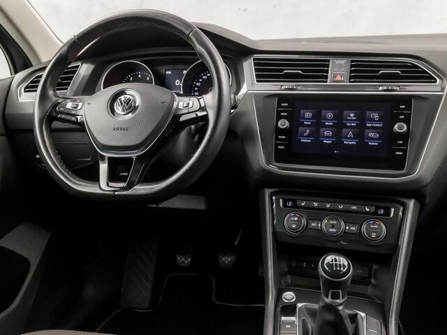 Volkswagen TIGUAN 1.4 TSI Sportline (APPLE CARPLAY, GROOT NAVI, CLIMATE, STOELVERWARMING, SPORTSTOELEN, GETINT GLAS, PARKEERSENSOREN, NIEUWSTAAT)