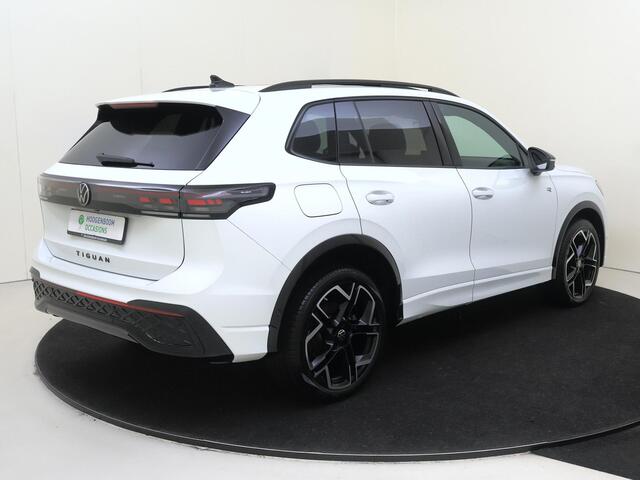 Volkswagen TIGUAN 1.5 eHybrid R-Line Edition | SoH 99% | Panoramadak | Lederen bekleding 'Varenna' | Trekhaak | Harman/kardon | Head-up display | Adaptieve demping | Black style | Stoelventilatie voor |