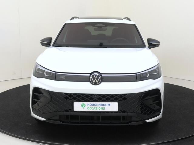 Volkswagen TIGUAN 1.5 eHybrid R-Line Edition | SoH 99% | Panoramadak | Lederen bekleding 'Varenna' | Trekhaak | Harman/kardon | Head-up display | Adaptieve demping | Black style | Stoelventilatie voor |