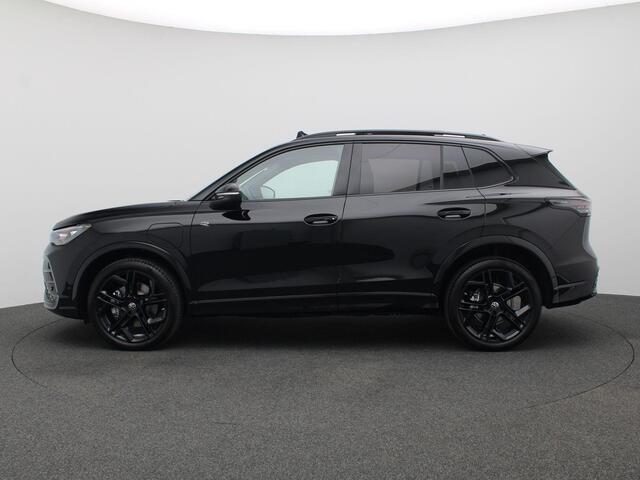 Volkswagen TIGUAN 1.5 eHybrid R-Line Edition 272PK DSG Pano-Schuifdak, Black Style, Trekhaak, 20" LM Velgen, Head-Up Display, Matrix LED-Verlichting, 360gr. Camera, Navi, Elektr. Achterklep
