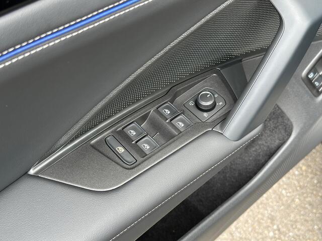 Volkswagen TIGUAN 1.5 eHybrid R-Line | Black line | 360 Camera | 20 Inch | Trekhaak | Dode hoek | IQ light | Elek. klep | Rijklaar incl. garantie
