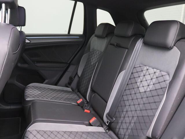 Volkswagen TIGUAN 1.5 TSI R-Line Business+ 150PK DSG Trekhaak, Achteruitrijcamera, Black Style, Voorruitverwarming, Stoel-Stuurverwarming, Side Assist, 19" LM Velgen