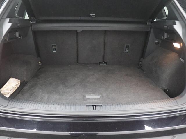 Volkswagen TIGUAN 1.5 TSI R-Line Business+ 150PK DSG Trekhaak, Achteruitrijcamera, Black Style, Voorruitverwarming, Stoel-Stuurverwarming, Side Assist, 19" LM Velgen