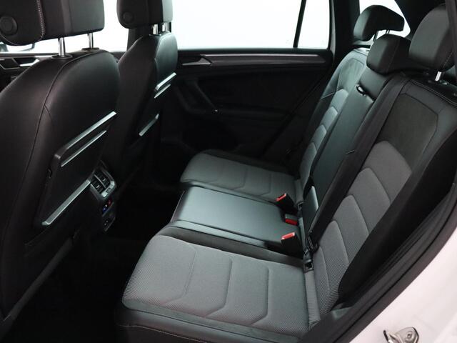 Volkswagen TIGUAN 1.4 TSI ACT Highline R-line Panodak | Dynaudio | Trekhaak | Virtual Cockpit