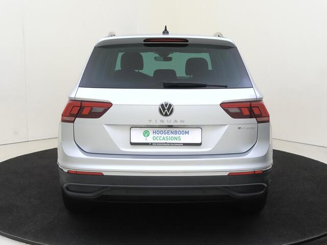 Volkswagen TIGUAN 1.4 TSI eHybrid Life Business | SoH 93% | Trekhaak | Adaptieve cruise control | Achteruitrijcamera | Navigatie | Adaptieve cruise control | Stoel- en stuurwielverwarming | 3-zone airco |