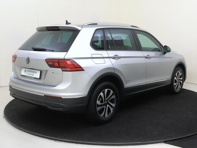 Volkswagen TIGUAN 1.4 TSI eHybrid Life Business | SoH 93% | Trekhaak | Adaptieve cruise control | Achteruitrijcamera | Navigatie | Adaptieve cruise control | Stoel- en stuurwielverwarming | 3-zone airco |