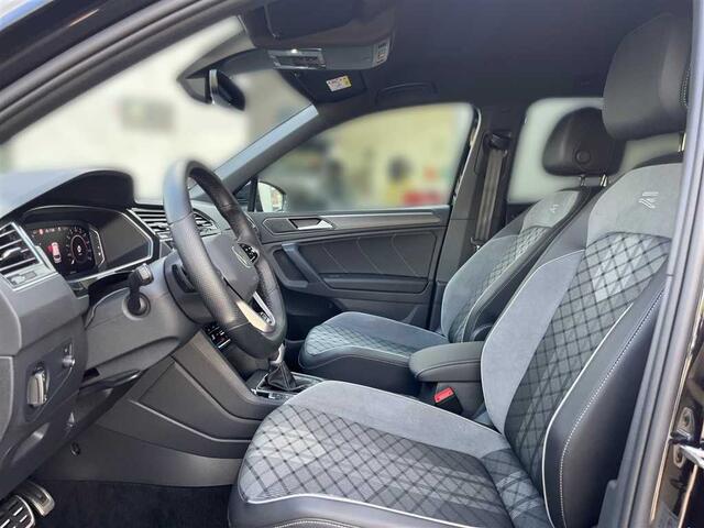 Volkswagen TIGUAN 1.4 TSI eHybrid R-Line Wegklapbare trekhaak 20 inch LED Head-Up Display Carplay ACC Stuurwielverwarming 360 Gr Camera