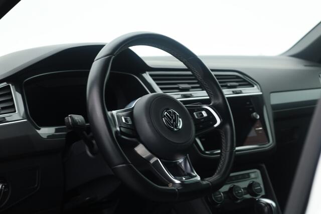 Volkswagen TIGUAN 1.5 TSI ACT R-Line | Rijklaar! | 2x R-Line | Trekhaak | Dig. Cockpit | Adapt. Cruise | Camera+PDC | Stoelverw. | LED | NAV+App.Connect | Elek. Spiegels