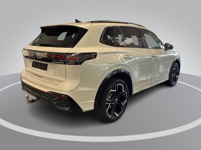 Volkswagen TIGUAN 1.5 eHybrid 204pk DSG R-Line Edition · Panoramadak · 360 Camera · Inklap. Trekhaak · Keyless · Dodehoeksensor · 19"Velgen · Garantie t/m 17-06-2030 of 100.000km
