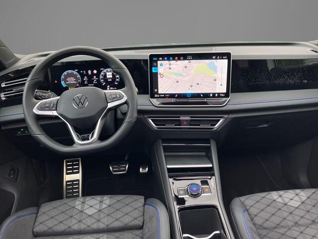 Volkswagen TIGUAN 1.5eTSI/150PK R-Line Black Style DSG · Panoramadak · Trekhaak · Apple/Android Car Play · Camera · Garantie t/m 30-09-2030 of 100000km.