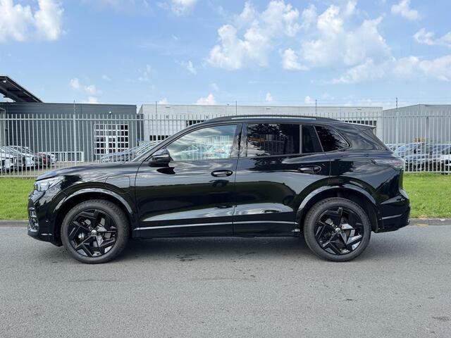 Volkswagen TIGUAN 1.5 eHybrid R-Line | Trekhaak | IQ LED | Sportstoelen | Massage | Apple CarPlay/Android Auto | 360 Camera | Black Pack | HUD | 5 Jaar garantie* | Discover Pro Max | Winterpack | DAB | Adaptieve Cruise Control |