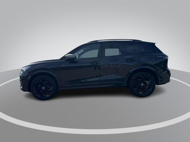 Volkswagen TIGUAN 1.5 eHybrid 272pk DSG R-Line Business · Trekhaak · Panoramadak · Dodehoeksensoren · Apple/Android Car Play · Camera · Garantie t/m 23-08-2028 of 100.000km