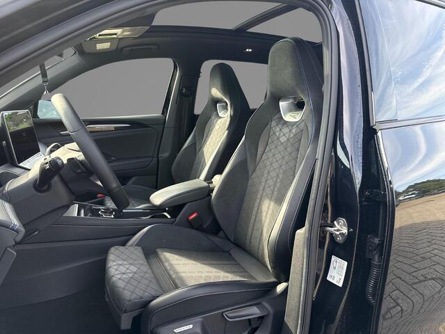Volkswagen TIGUAN 1.5 eHybrid 272pk DSG R-Line Business · Trekhaak · Panoramadak · Dodehoeksensoren · Apple/Android Car Play · Camera · Garantie t/m 23-08-2028 of 100.000km