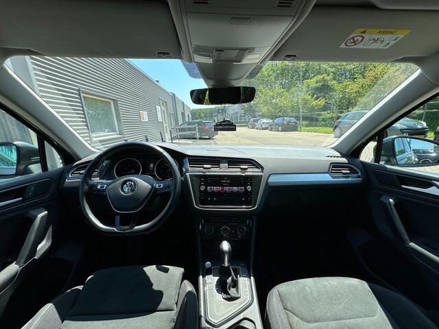 Volkswagen TIGUAN 1.5 TSI ACT Comfortline Business Trekhaak (1800kg) LED Keyless CarPlay Nieuwe 4s banden