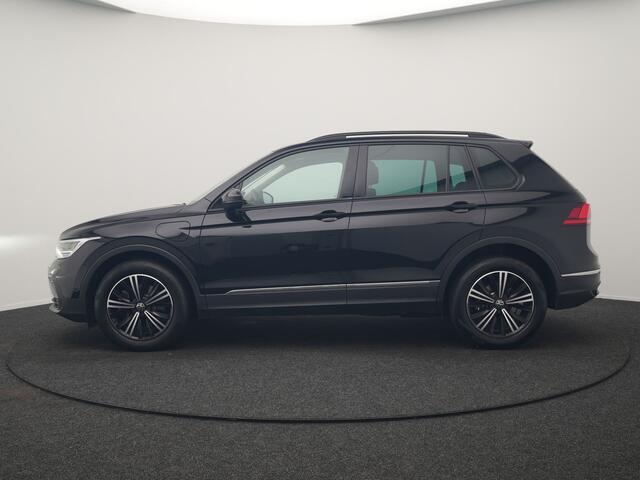 Volkswagen TIGUAN 1.4 TSI eHybrid Life PHEV 245pk Dealer O.H. | Adaptive Cruise | 360 Camera | Stoelen & Stuur Verwarmd | Apple Carplay | Keyless | Blis | Navigatie | DAB | Virtual | Plug In Hybrid |